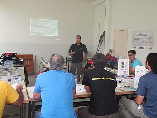 Sessão teórica de iniciação à canoagem