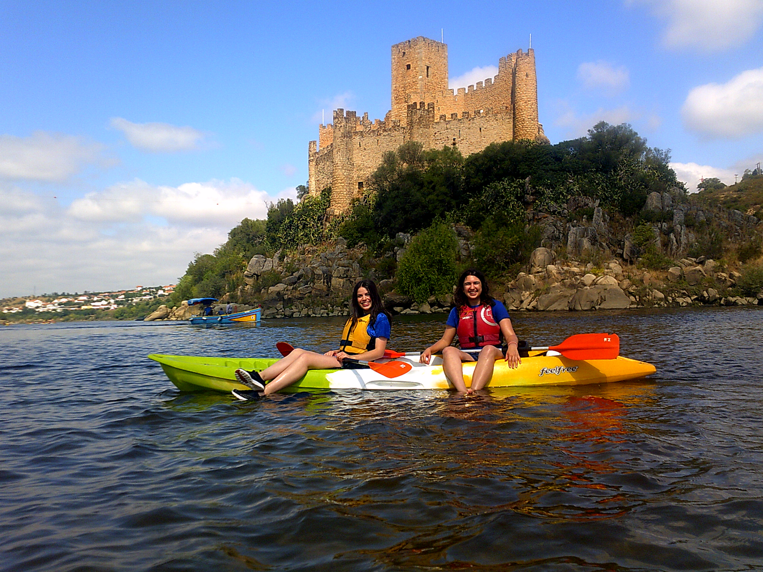 Descidas de canoa no Tejo; Descida; kayak; zezere;Tejo; Nabão; Mondego; canoa; aventura; esquimotagem; caiaque; passeios; pedestres; caminhadas; formação; pagaia; descidas; rio; montanhismo; orientação; rapel; slide; rappel
