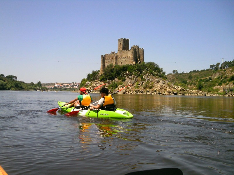 Almourol1; Descida; kayak; zezere;Tejo; Nabão; Mondego; canoa; aventura; esquimotagem; caiaque; passeios; pedestres; caminhadas; formação; pagaia; descidas; rio; montanhismo; orientação; rapel; slide; rappel